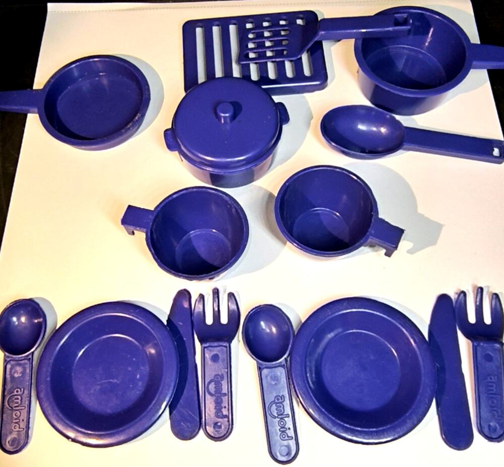 1789. Vintage Amloid Toy Kitchen Set 17 Pieces Purple